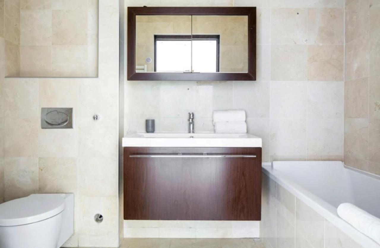 Bright 1Bedroom Apartment Centrally Located With Most Beautiful Views From Seine At 10 Minutes Walking From Beaugrenelle Shopping Mall And Eiffel Tower Париж Екстериор снимка