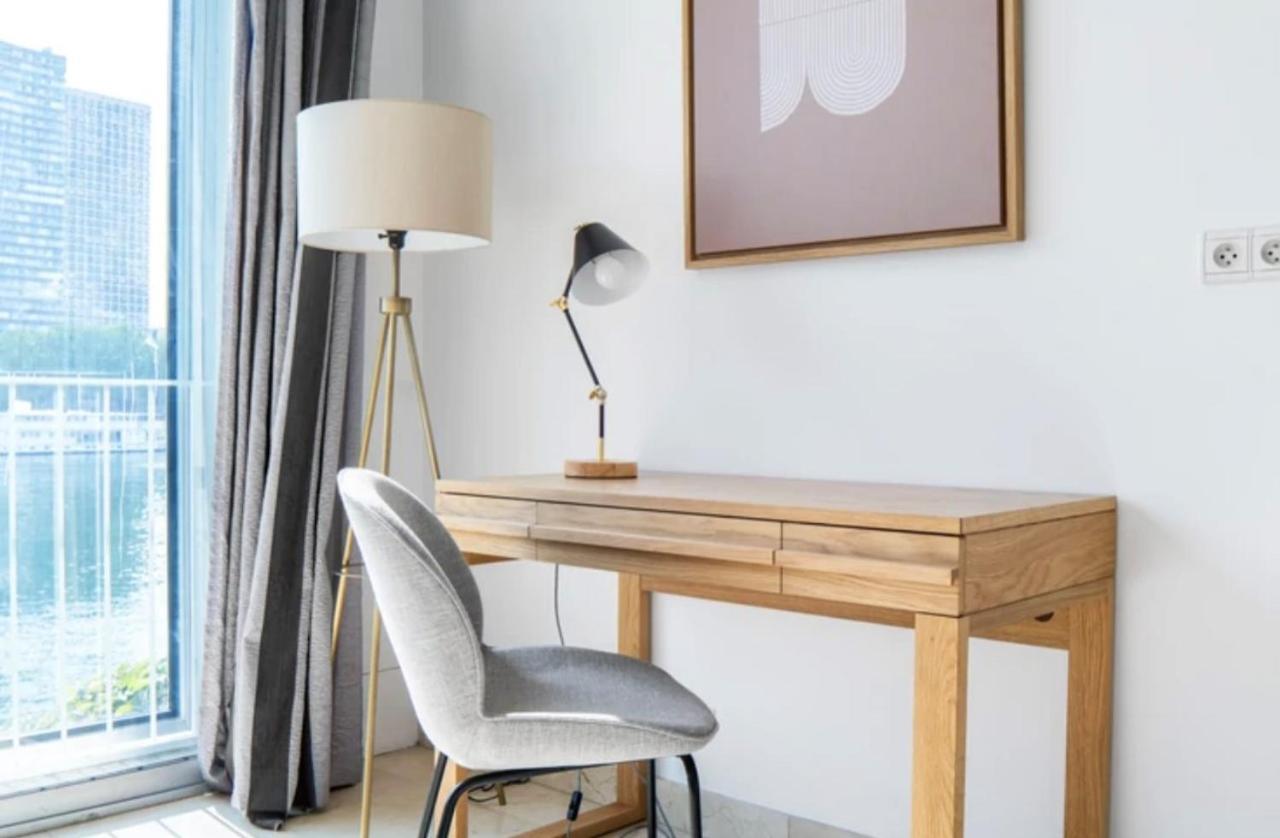 Bright 1Bedroom Apartment Centrally Located With Most Beautiful Views From Seine At 10 Minutes Walking From Beaugrenelle Shopping Mall And Eiffel Tower Париж Екстериор снимка